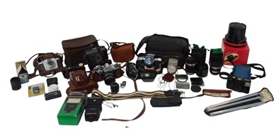 Lot 160 - A group of camera and optical related...