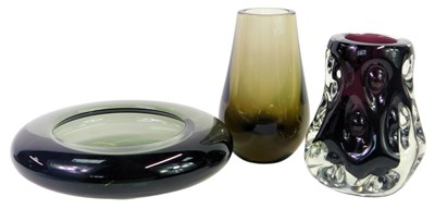 Lot 337 - A group of studio glassware, comprising a...