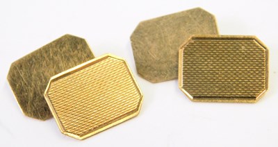Lot 78 - A pair of 9ct gold chain link cufflinks, with...