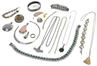 Lot 79 - A selection of silver jewellery, including...