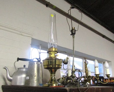 Lot 2131 - An oil lamp with chimney, table lamp,...