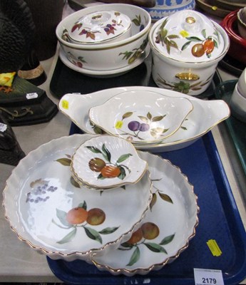 Lot 2179 - Royal Worcester Evesham pattern dinner ware,...