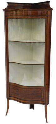 Lot 458 - An Edwardian mahogany serpentine fronted...