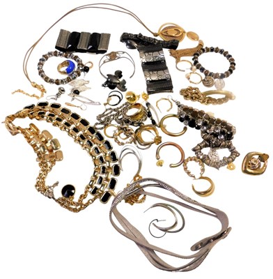 Lot 291 - Costume jewellery, including bracelets,...