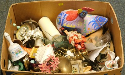 Lot 2224 - Decorative household wares, including...