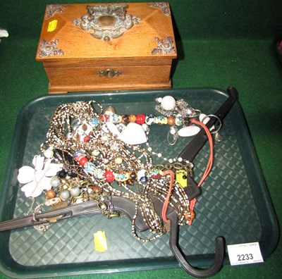 Lot 2233 - A small wooden jewellery box, with applied...