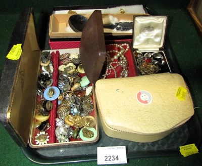 Lot 2234 - Costume jewellery, in the form of necklace,...