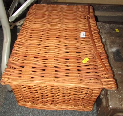 Lot 2261 - A wicker picnic basket.