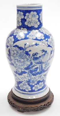 Lot 24 - A Chinese Qing dynasty blue and white...