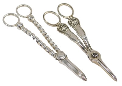 Lot 349 - A pair of George IV silver grape scissors,...