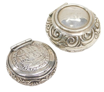 Lot 351 - A small Dutch silver pill box, formed from...