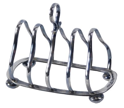 Lot 375 - A George V silver four division toast rack, on...
