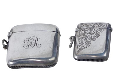 Lot 376 - A George V plain silver Vesta case, Chester...