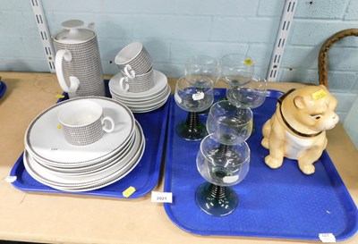 Lot 2021 - A Tomas German part coffee and dinner service,...