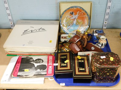 Lot 2022 - General household effects, to include two...