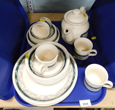 Lot 2024 - A Biltons part tea and dinner service, to...