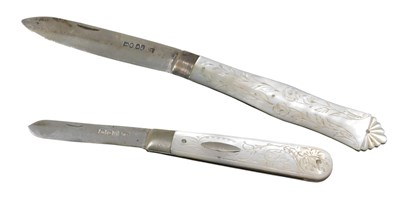 Lot 698 - A Victorian silver and mother of pearl mounted...
