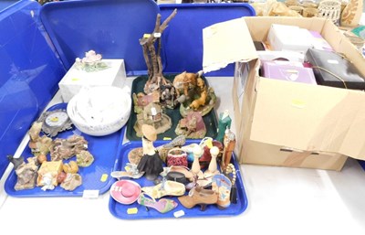 Lot 2042 - Decorative household effects, to include...