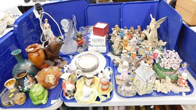 Lot 2048 - Decorative household effects, to include...
