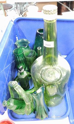 Lot 2088 - A group of green coloured glassware, to...