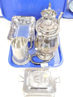 Lot 2102 - A group of plated wares, to include a twin...
