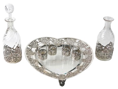 Lot 10A - Auctioneer announce: please note that cups are...
