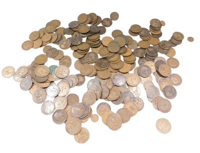 Lot 808 - A quantity of copper pennies, in varying...
