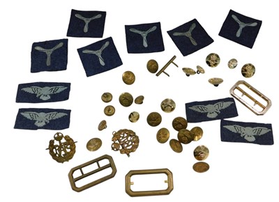 Lot 395 - A quantity of RAF badges, buttons, etc.