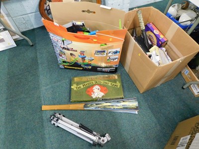 Lot 2201 - A Maisto Fresh Metal Megatropolis play set,...