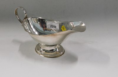 Lot 2259 - A Mango plate gravy or sauce boat, with shaped...
