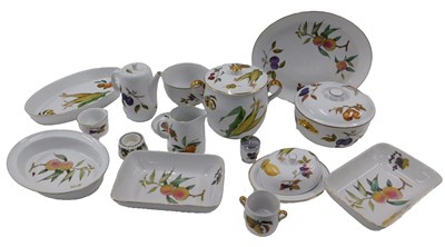 Lot 610 - A quantity of Royal Worcester Evesham ceramics,...