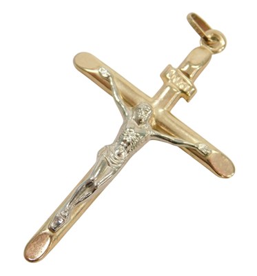 Lot 851 - A bicolour crucifix pendant, stamped 375, 1.0g.