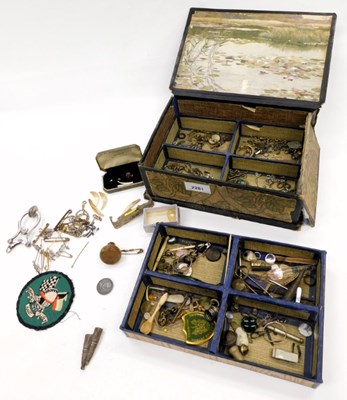 Lot 2281 - A box containing various jewellery parts, to...