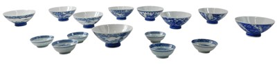 Lot 882 - A collection of modern Chinese blue and white...