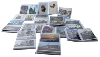 Lot 961 - A group of early 20thC and later postcards, to...
