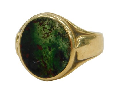 Lot 411 - A gentleman's gold and blood stone signet ring,...