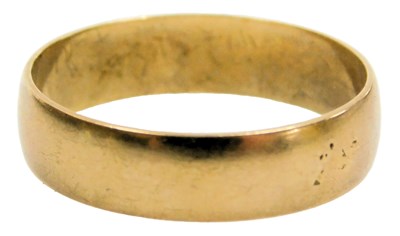 Lot 206 - A 9ct gold wedding band, size O½, 2.2g.