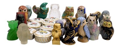 Lot 85 - Twelve porcelain boxes, limited edition,...
