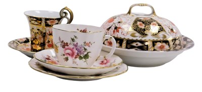 Lot 140 - A Royal Crown Derby porcelain Imari cup and...