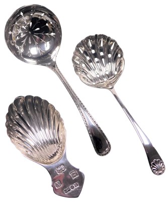 Lot 504 - An Elizabeth II silver caddy spoon, of fluted...