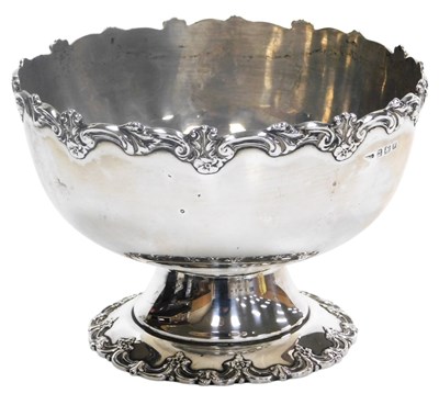 Lot 509 - A George V silver pedestal bowl, with a...