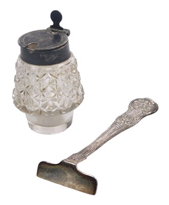 Lot 526 - An Edward VII silver King's pattern feeding...