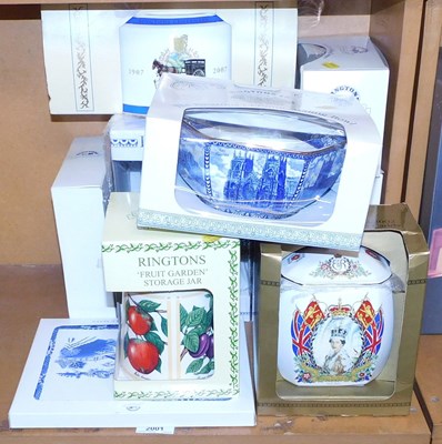 Lot 2001 - Ringtons ceramics, to include a Maling bowl,...