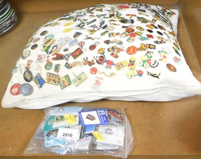 Lot 2010 - Various enamel and other pin badges, for Maine,...