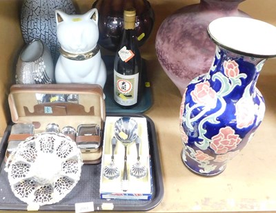 Lot 2068 - A shaving set, together with a pottery vase...