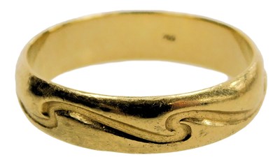 Lot 403 - An 18ct gold wedding band, size S, 4.2g.