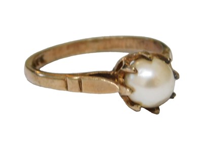 Lot 53 - A 9ct gold and pearl ring, the central pearl...