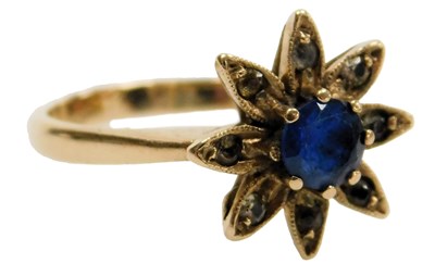 Lot 429 - A 9ct gold blue and white gem set flower head...