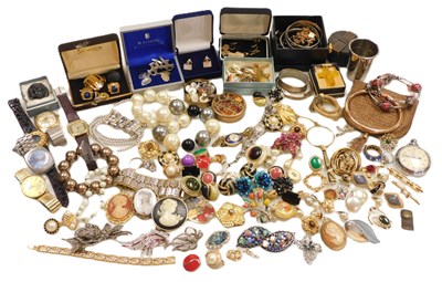Lot 426 - Silver and costume jewellery, including...