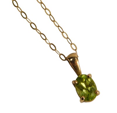 Lot 67 - A peridot set pendant, yellow metal stamped...